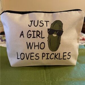 🥒🕶️🥒 PICKLE POUCH 🥒🕶️🥒 NWOT 🥒🕶️🥒